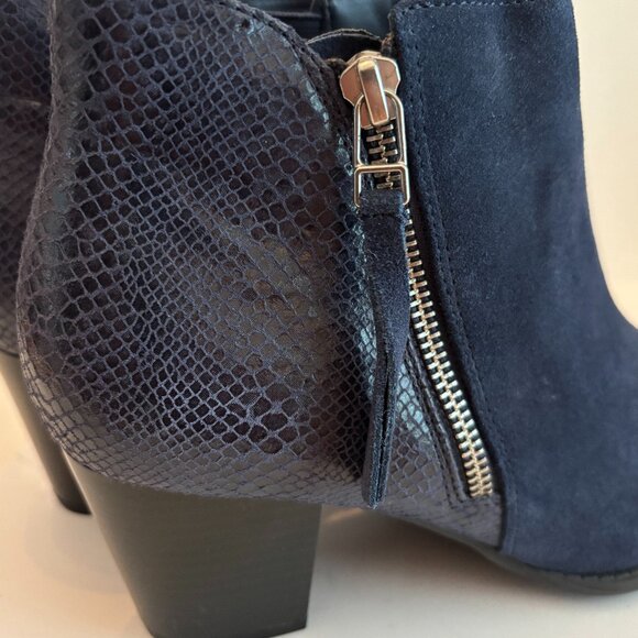 Vionic Anne Navy Faux Suede Booties Size 9 - Picture 3 of 8